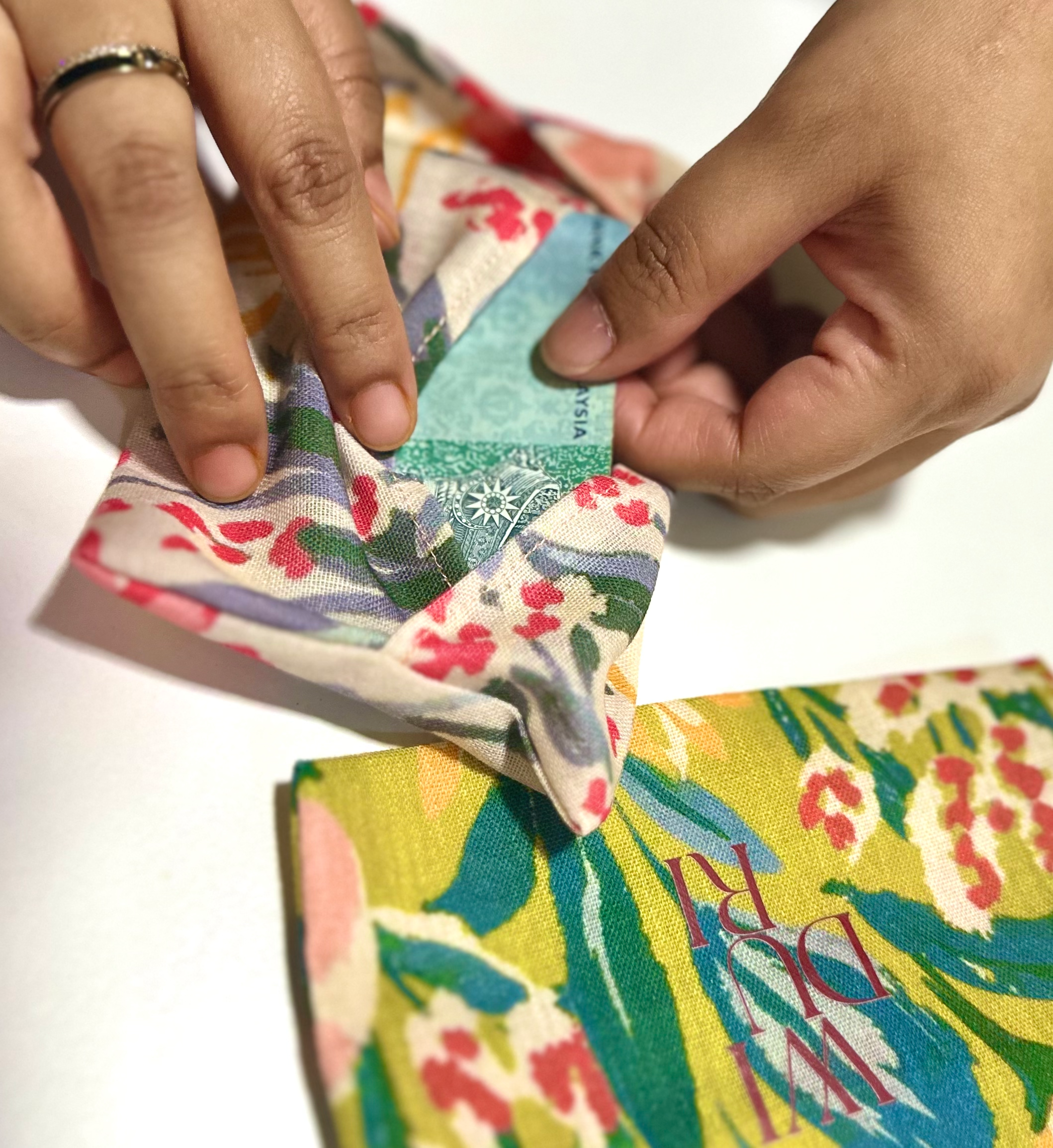 Fabric Sampul Duit Raya